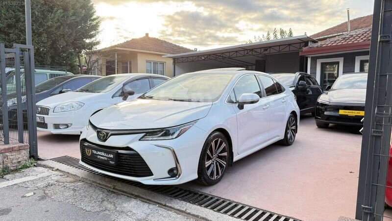 Galeriden Toyota Corolla 1.5 Passion X-Pack 2022 Model Sakarya 90.000 km Beyaz