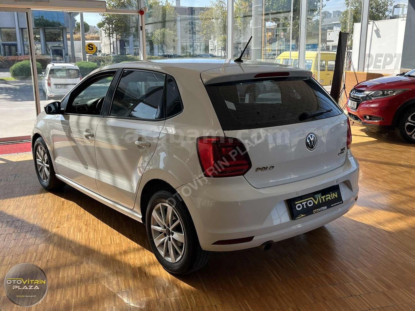 Galeriden Volkswagen Polo 1.4 TDi Comfortline 2015 Model İzmir 130.000 km Beyaz 4