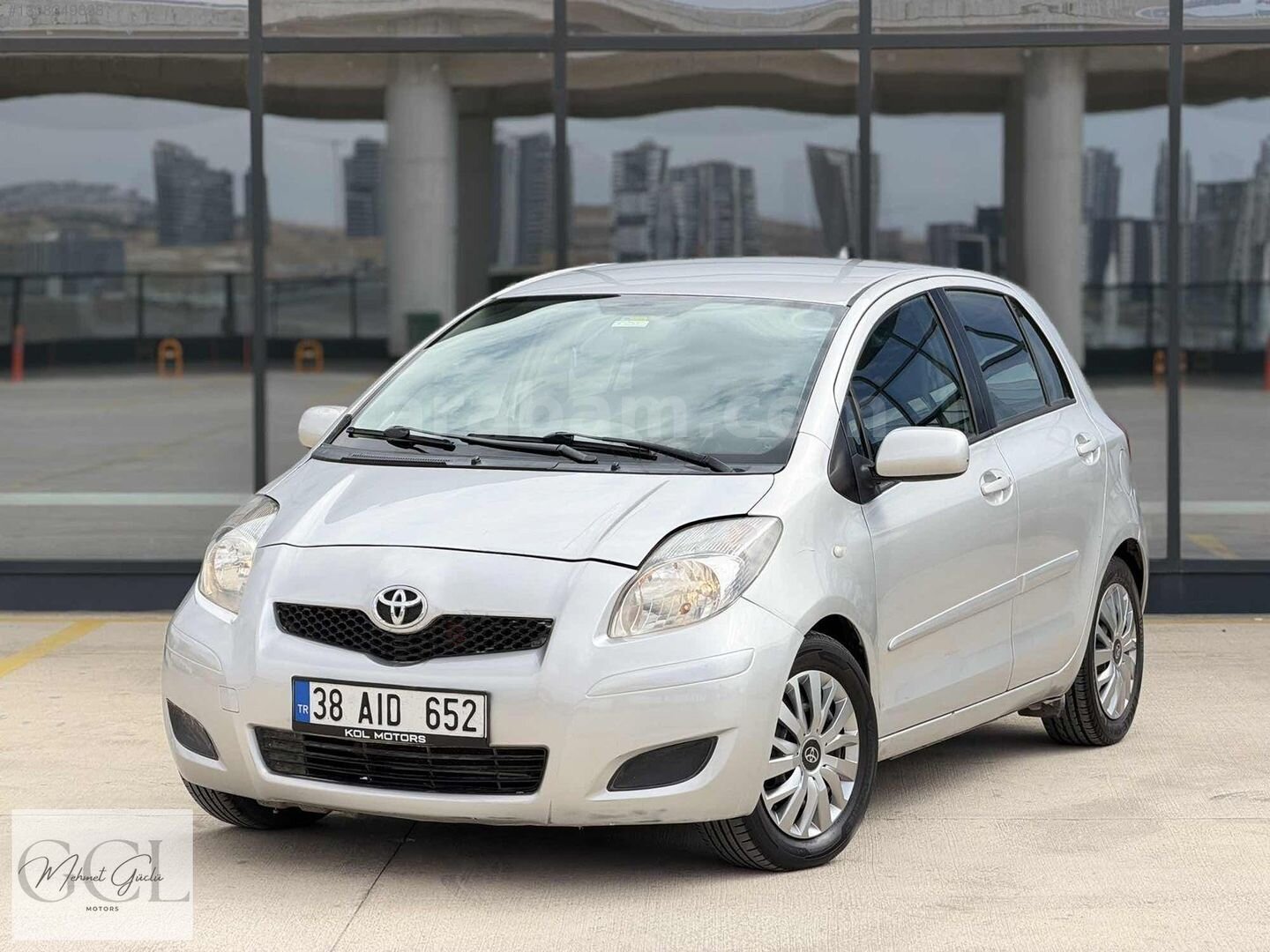 Galeriden Toyota Yaris 1.33 Terra Sporty 2011 Model Ankara 199.000 km Gri 3