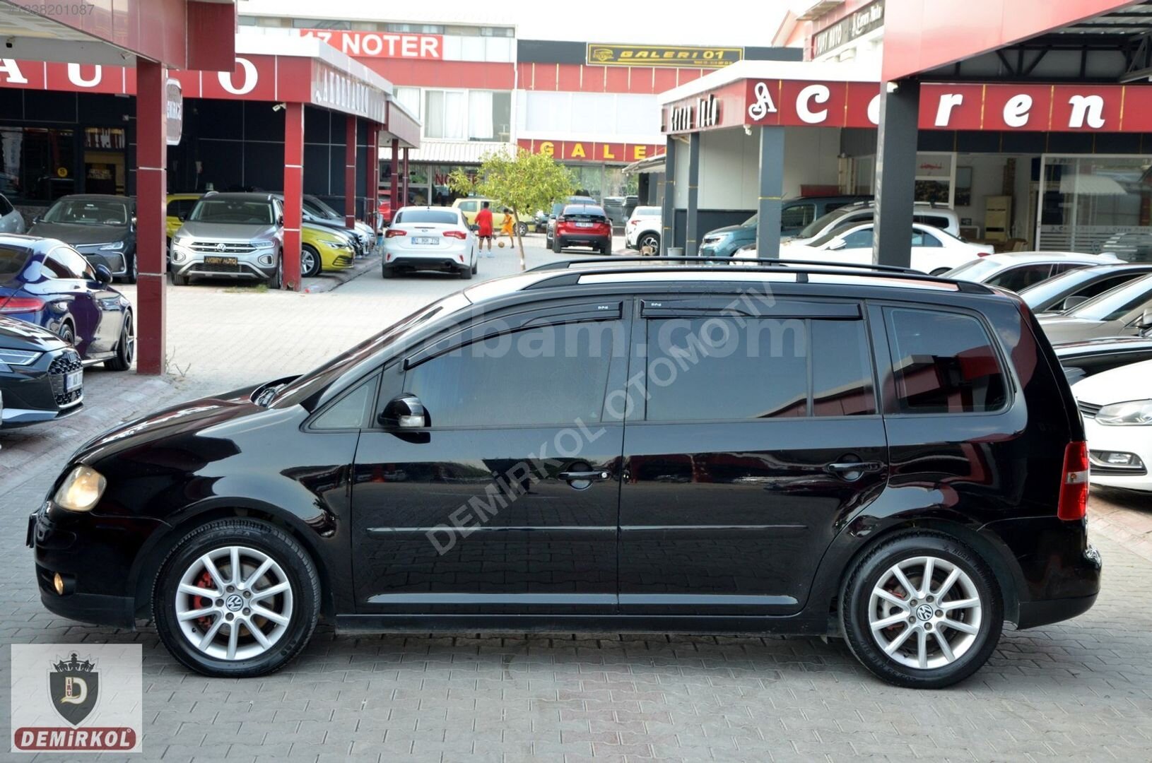 Galeriden Volkswagen Touran 1.6 FSi Comfortline 2004 Model Adana 280.000 km Siyah 4