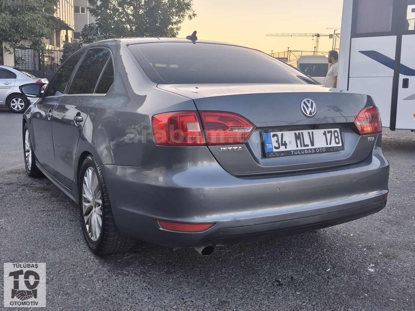 Galeriden Volkswagen Jetta 1.6 TDi Highline 2011 Model İstanbul 290.000 km Gri 7