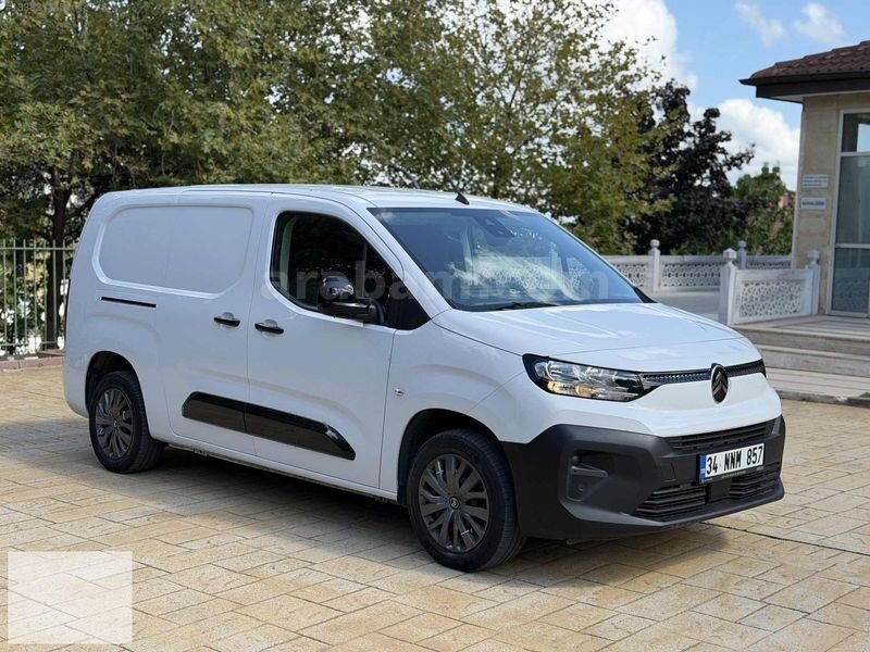 2025 OTOMATİK VİTES 10.000 KM'DE BOYASIZ PANEL MAXİ BERLİNGO