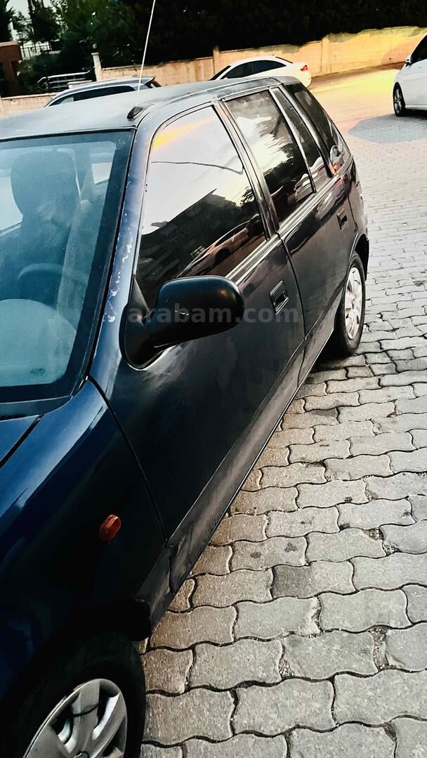 Sahibinden Suzuki Swift 1.3 GLX 2001 Model 32.000 km Mavi 3