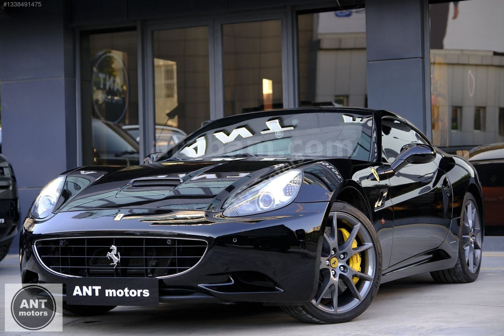 Galeriden Ferrari California 4.3 2011 Model İstanbul 75.000 km Siyah 4