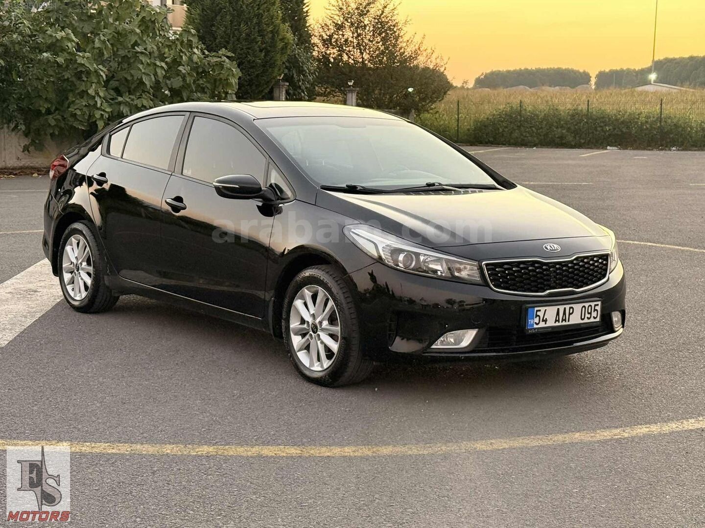 Galeriden Kia Cerato 1.6 CRDi Concept Techno 2017 Model Sakarya 182.000 km Siyah 2