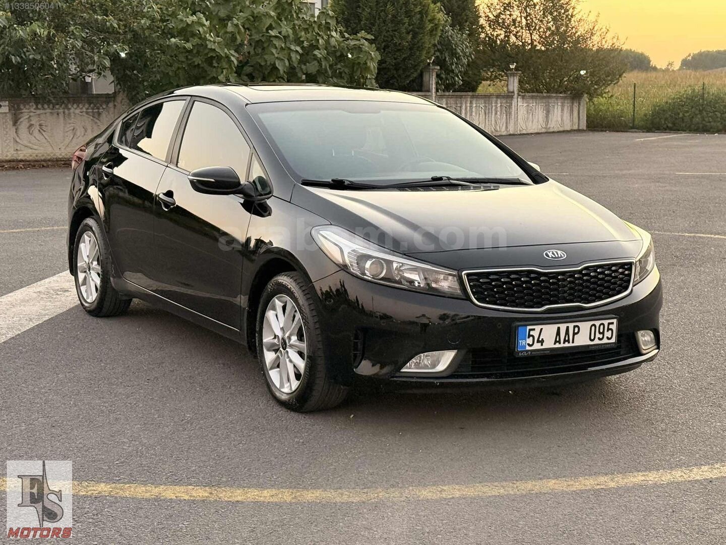 Galeriden Kia Cerato 1.6 CRDi Concept Techno 2017 Model Sakarya 182.000 km Siyah 1