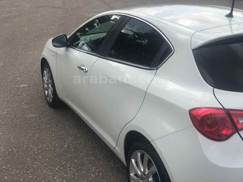 Sahibinden Alfa Romeo Giulietta FULL 1.6 JTD Distinctive 2014 Model 181.000 km Beyaz 7