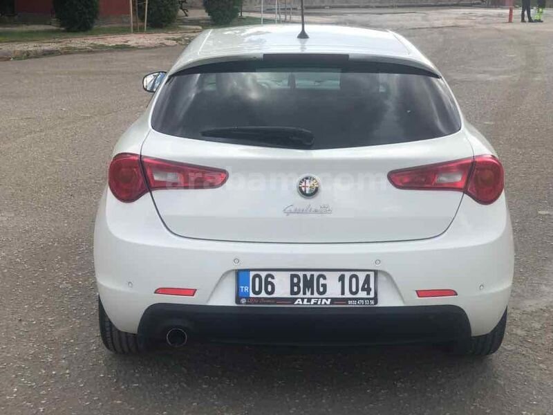 Sahibinden Alfa Romeo Giulietta FULL 1.6 JTD Distinctive 2014 Model 181.000 km Beyaz 6
