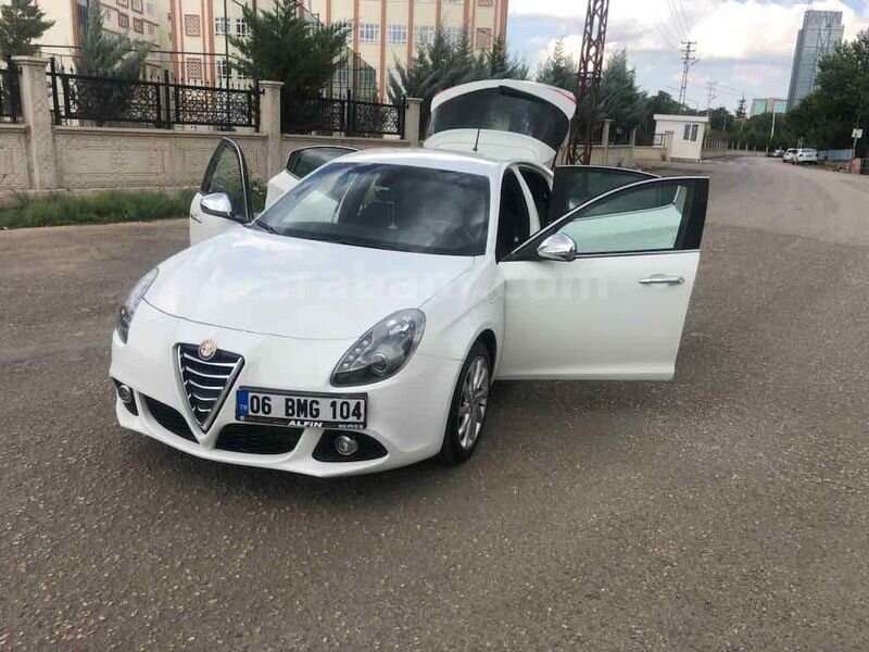 Sahibinden Alfa Romeo Giulietta FULL 1.6 JTD Distinctive 2014 Model 181.000 km Beyaz 3