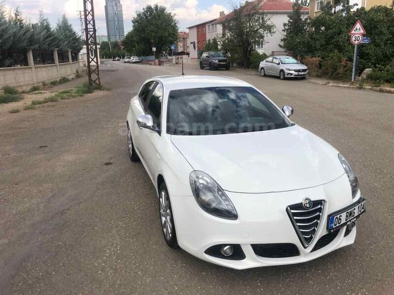 Sahibinden Alfa Romeo Giulietta FULL 1.6 JTD Distinctive 2014 Model 181.000 km Beyaz
