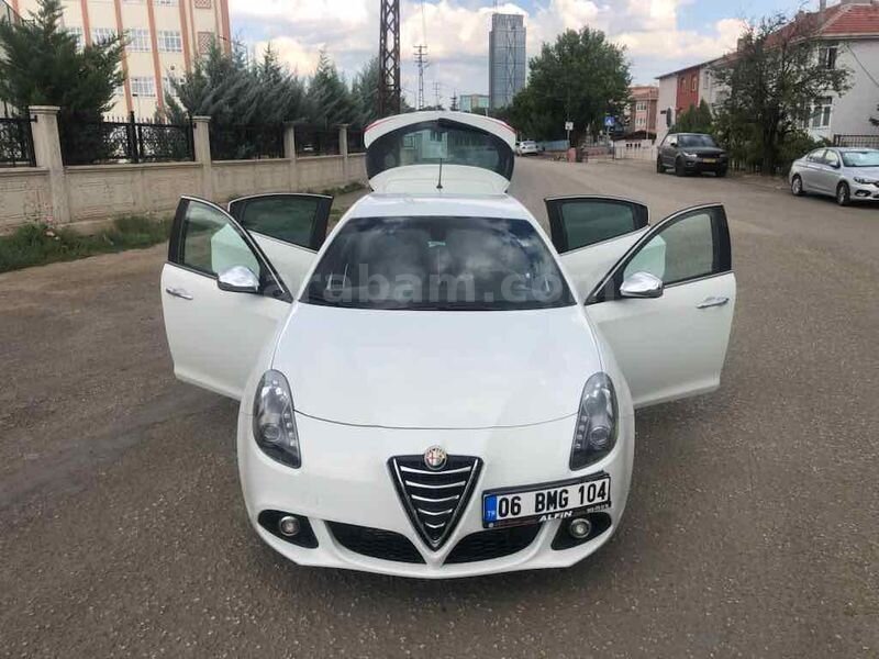 Sahibinden Alfa Romeo Giulietta FULL 1.6 JTD Distinctive 2014 Model 181.000 km Beyaz 4
