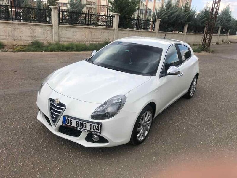Sahibinden Alfa Romeo Giulietta FULL 1.6 JTD Distinctive 2014 Model 181.000 km Beyaz 2