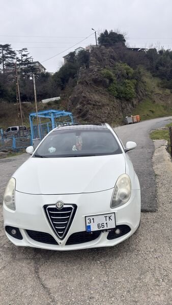 Sahibinden Alfa Romeo Giulietta 1.6 JTD Distinctive 2012 Model 263.000 km Beyaz 6