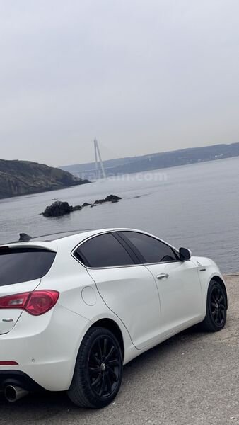 Sahibinden Alfa Romeo Giulietta 1.6 JTD Distinctive 2012 Model 263.000 km Beyaz 3