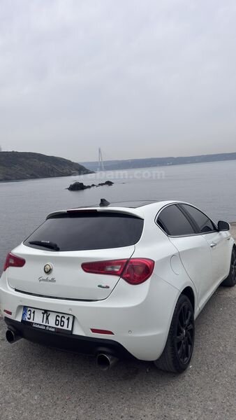 Sahibinden Alfa Romeo Giulietta 1.6 JTD Distinctive 2012 Model 263.000 km Beyaz 5