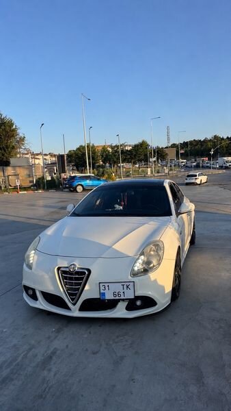 Sahibinden Alfa Romeo Giulietta 1.6 JTD Distinctive 2012 Model 263.000 km Beyaz 7