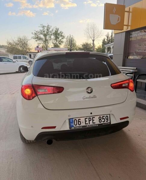 Sahibinden Hatasız Alfa Romeo Giulietta 1.6 JTD Distinctive 2012 Model 2