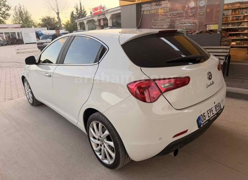 Sahibinden Hatasız Alfa Romeo Giulietta 1.6 JTD Distinctive 2012 Model 6