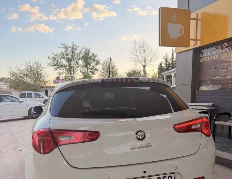 Sahibinden Hatasız Alfa Romeo Giulietta 1.6 JTD Distinctive 2012 Model 4