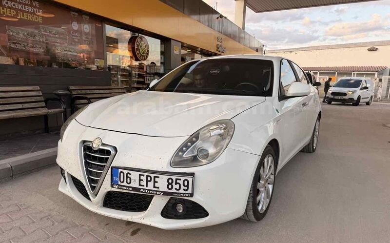 Sahibinden Hatasız Alfa Romeo Giulietta 1.6 JTD Distinctive 2012 Model 3