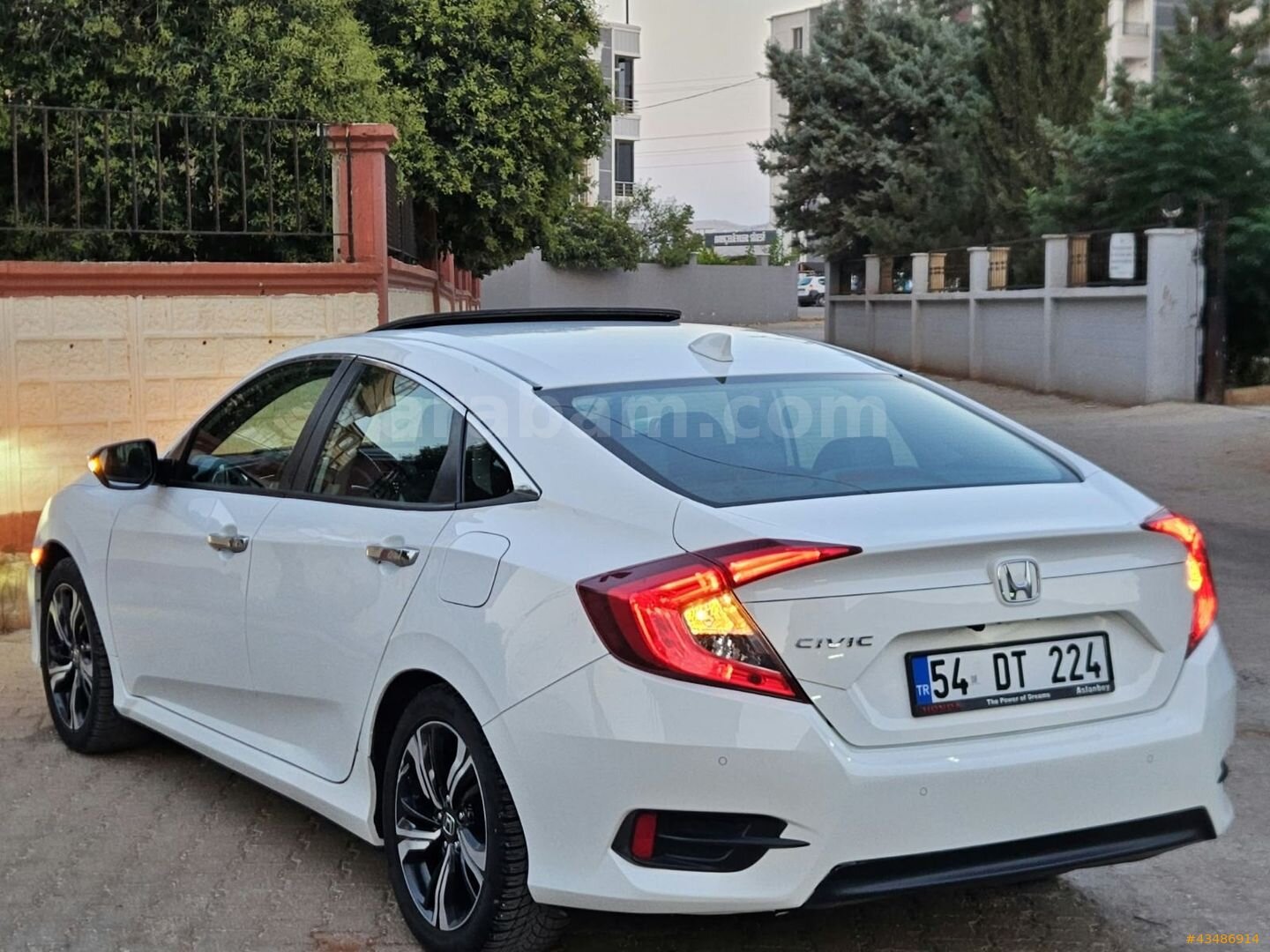 Galeriden Honda Civic 1.6i VTEC Eco Executive 2021 Model Hatay 140.000 km Beyaz 4