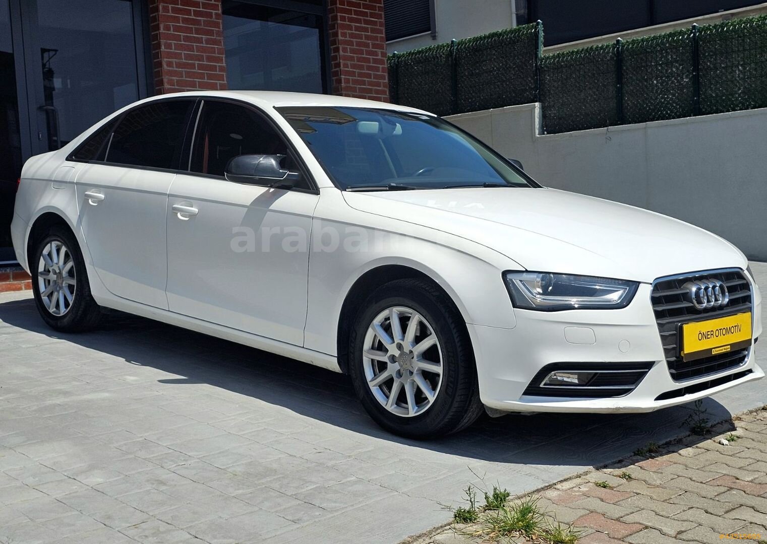 Galeriden Audi A4 Sedan 2.0 TDI 2015 Model Kocaeli 155.000 km Beyaz 4
