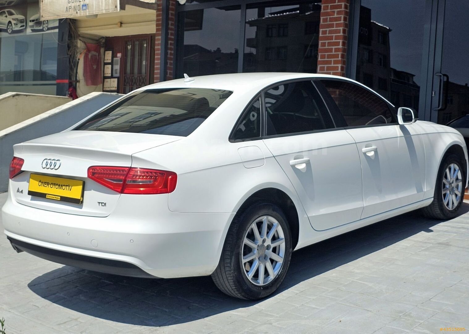 Galeriden Audi A4 Sedan 2.0 TDI 2015 Model Kocaeli 155.000 km Beyaz 7