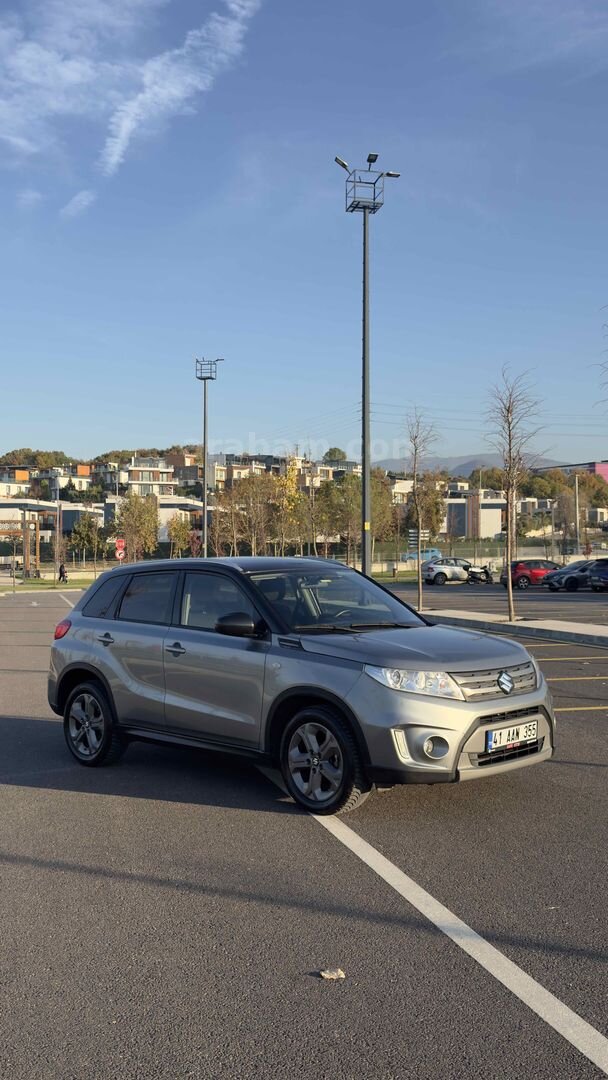 Sahibinden Temiz Çift Renk Suzuki Vitara 3