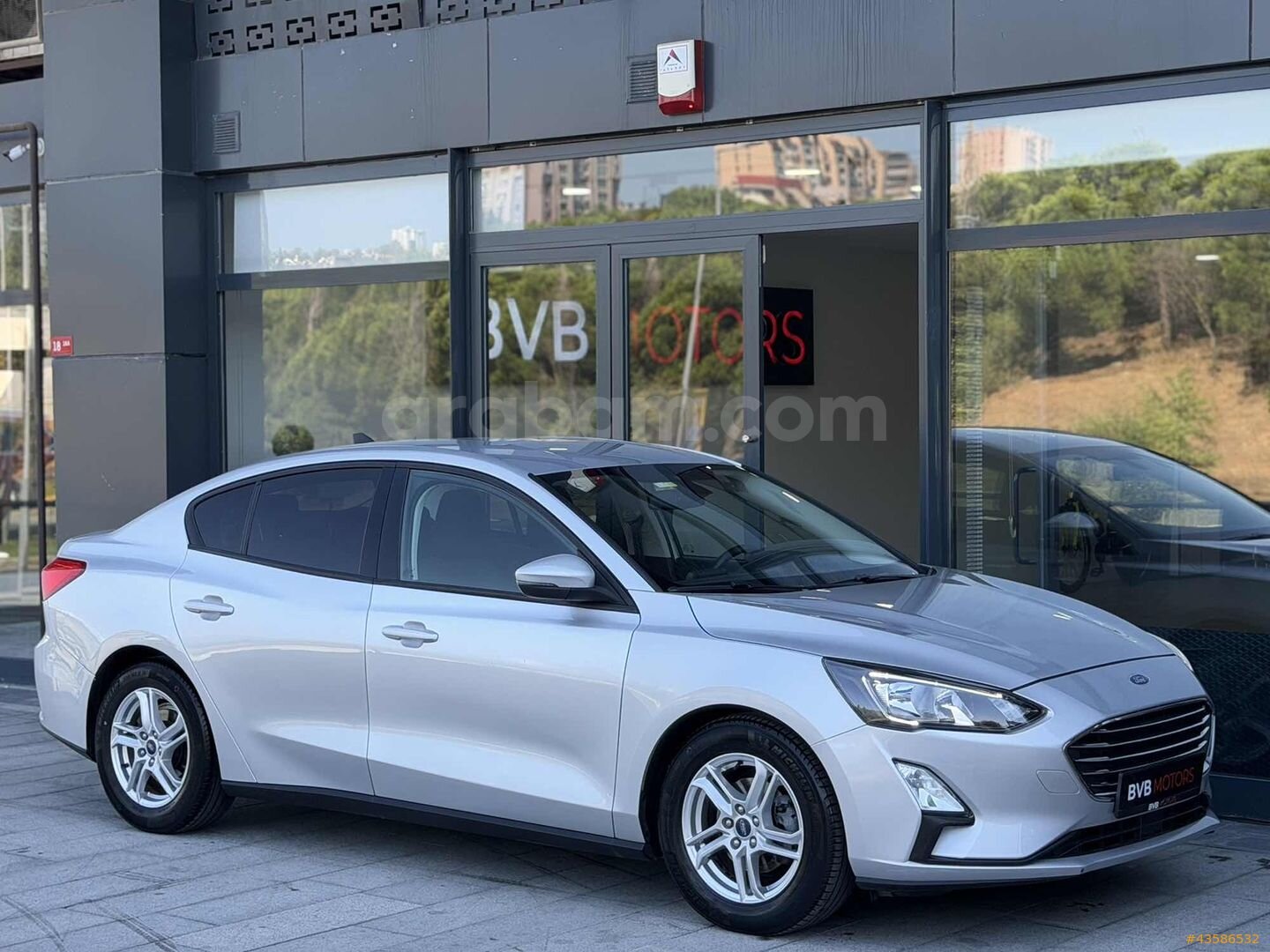 Galeriden Ford Focus 1.5 Ti-VCT Trend X 2021 Model İstanbul 69.000 km Gri 1