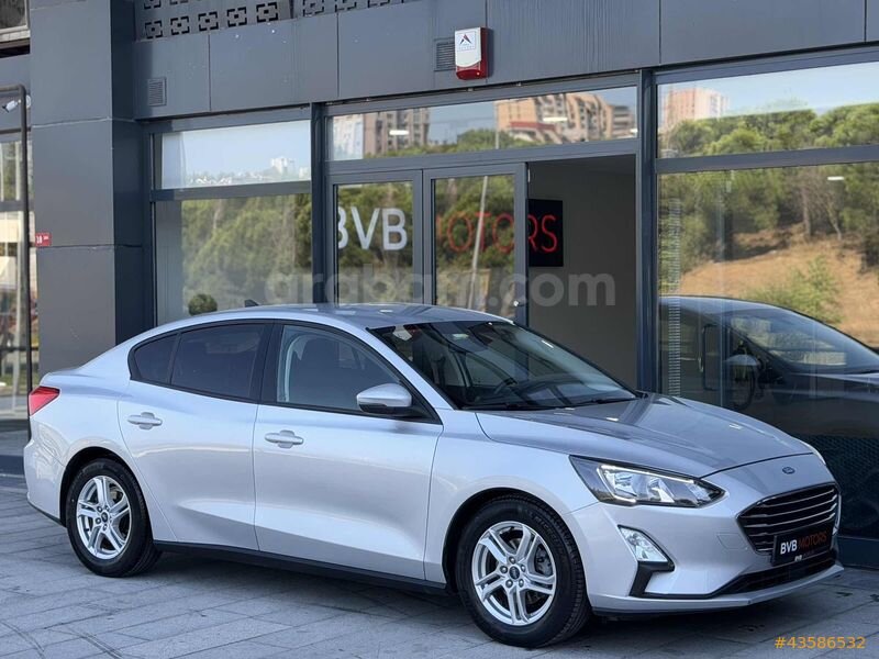 Galeriden Ford Focus 1.5 Ti-VCT Trend X 2021 Model İstanbul 69.000 km Gri 1