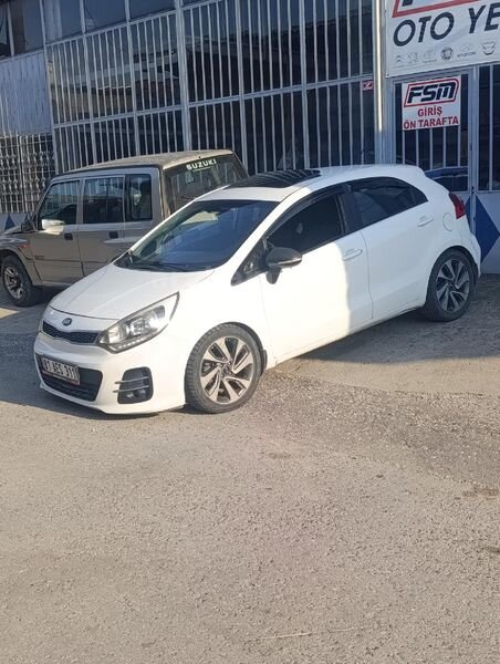 Sahibinden Kia Rio 1.4 CRDi Comfort 2015 Model 241 km Beyaz