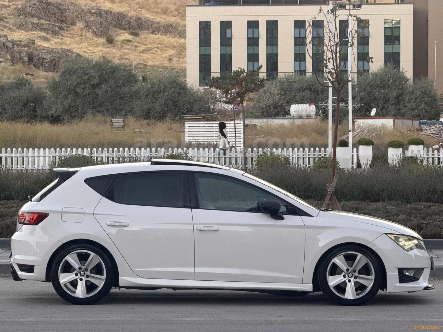 Galeriden Seat Leon 1.6 TDI CR Style 2014 Model Ankara 229.000 km Beyaz 4