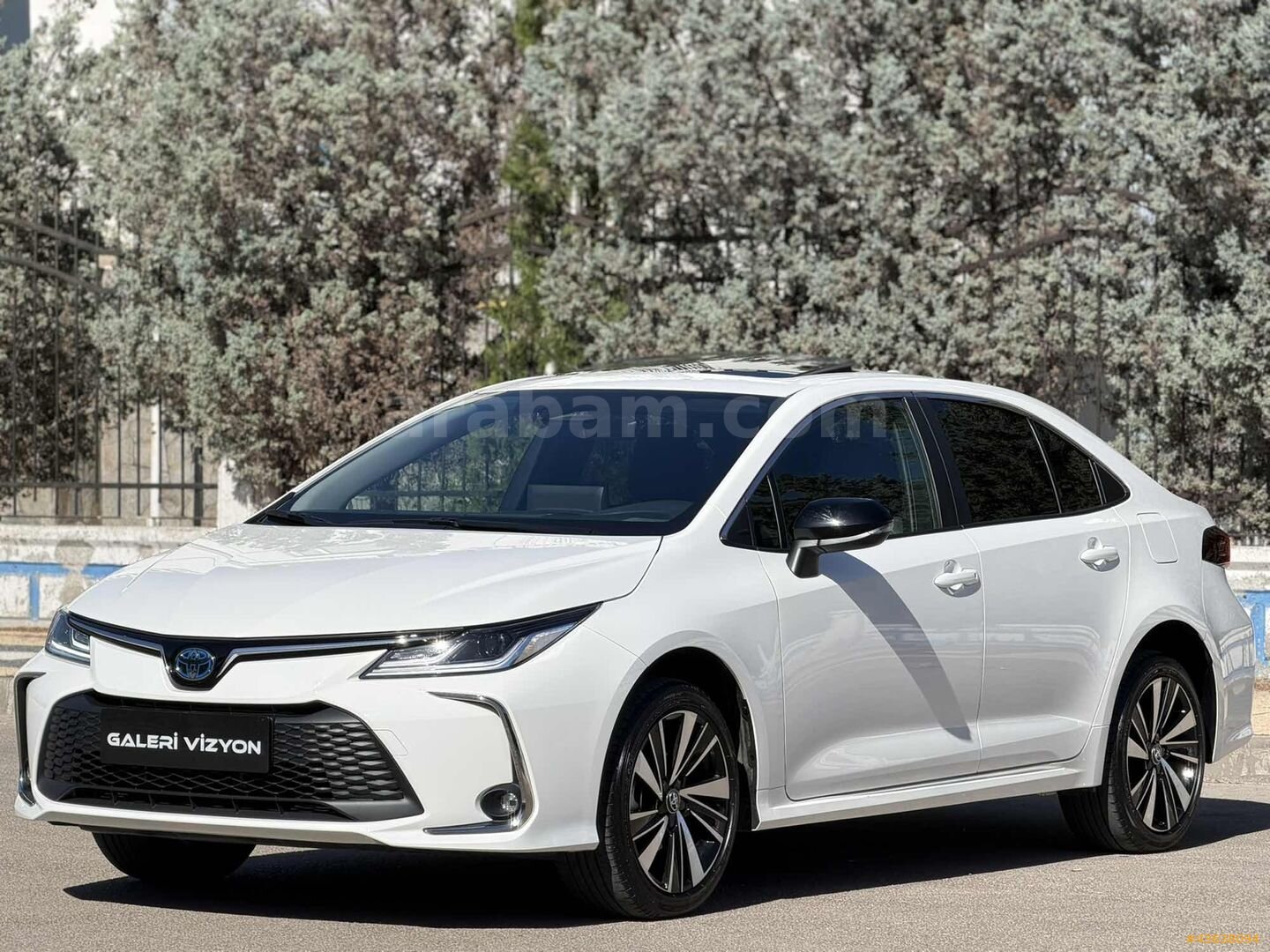Galeriden Toyota Corolla 1.8 Hybrid Flame X-Pack 2026 Model Aksaray 6.100 km Beyaz 4