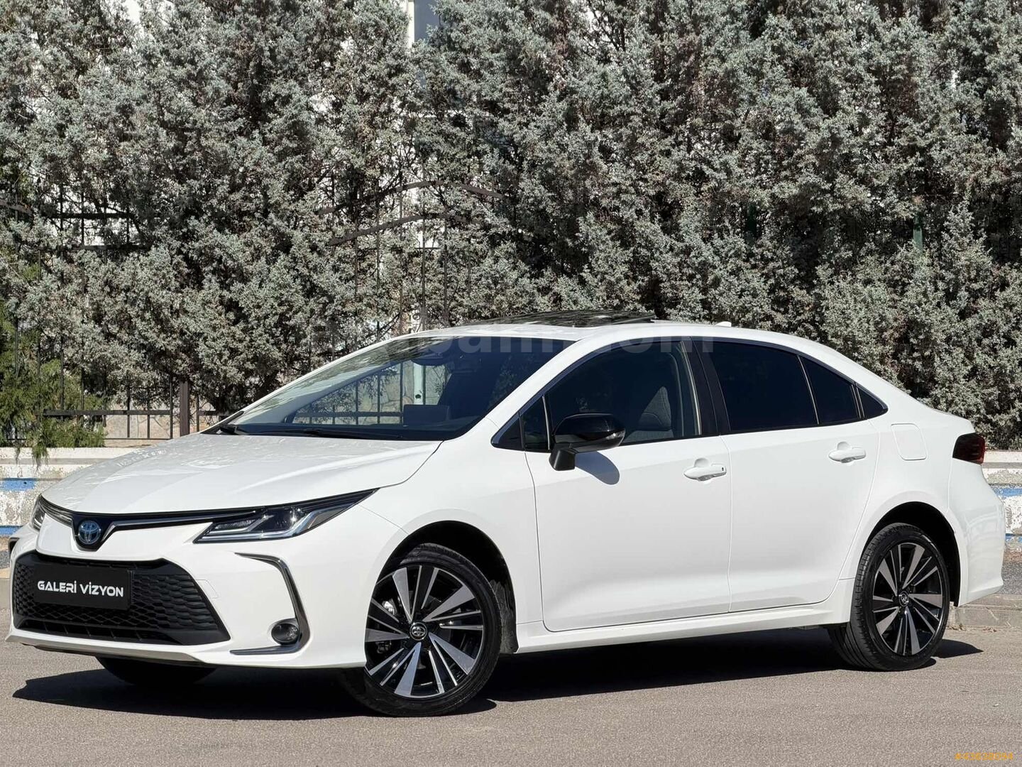 Galeriden Toyota Corolla 1.8 Hybrid Flame X-Pack 2026 Model Aksaray 6.100 km Beyaz 5