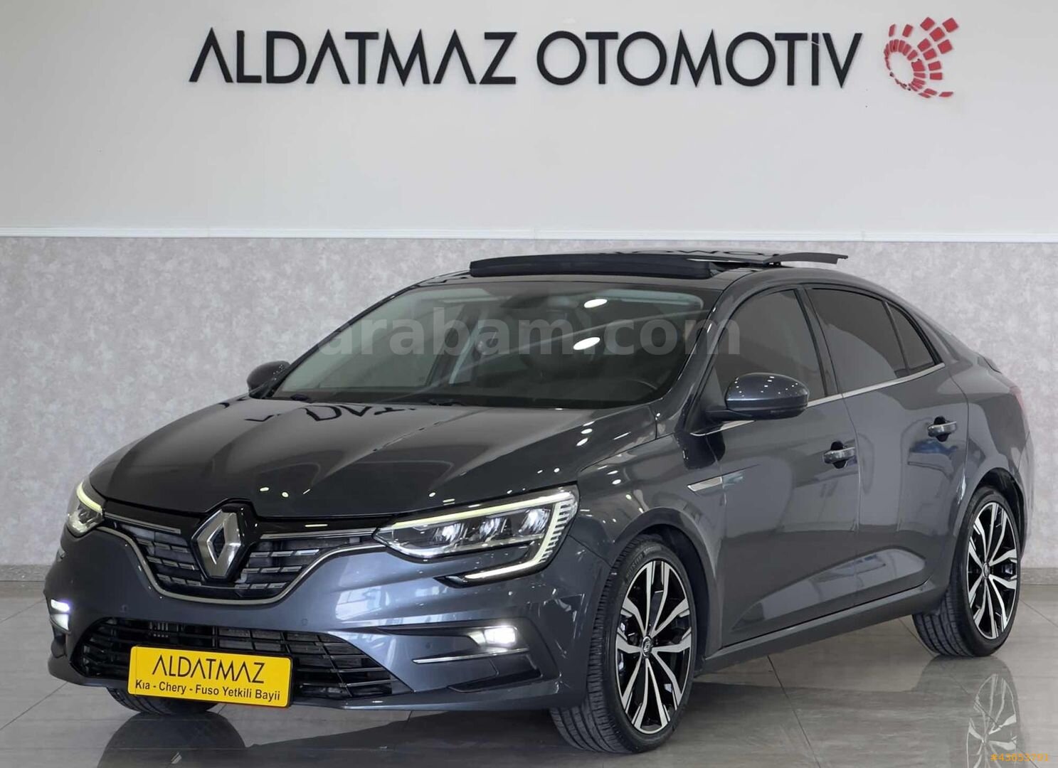 Galeriden Renault Megane 1.3 TCe Icon 2023 Model İstanbul 54.000 km Füme 1