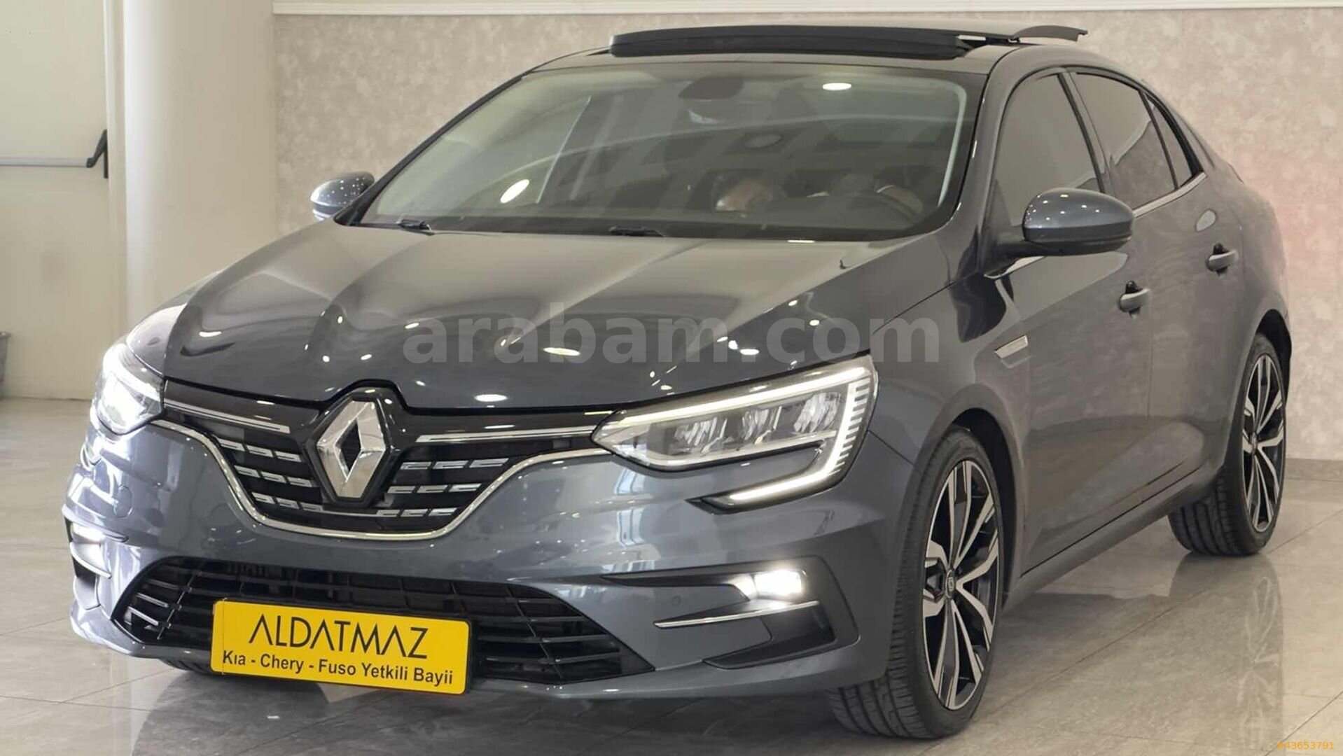 Galeriden Renault Megane 1.3 TCe Icon 2023 Model İstanbul 54.000 km Füme 2