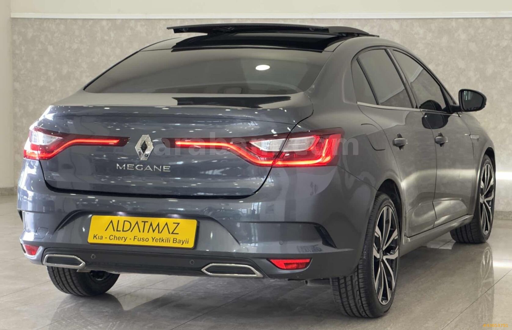 Galeriden Renault Megane 1.3 TCe Icon 2023 Model İstanbul 54.000 km Füme 6