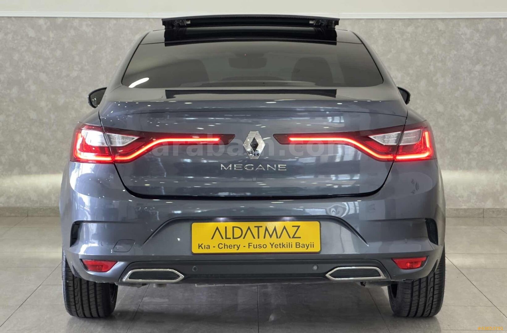Galeriden Renault Megane 1.3 TCe Icon 2023 Model İstanbul 54.000 km Füme 7