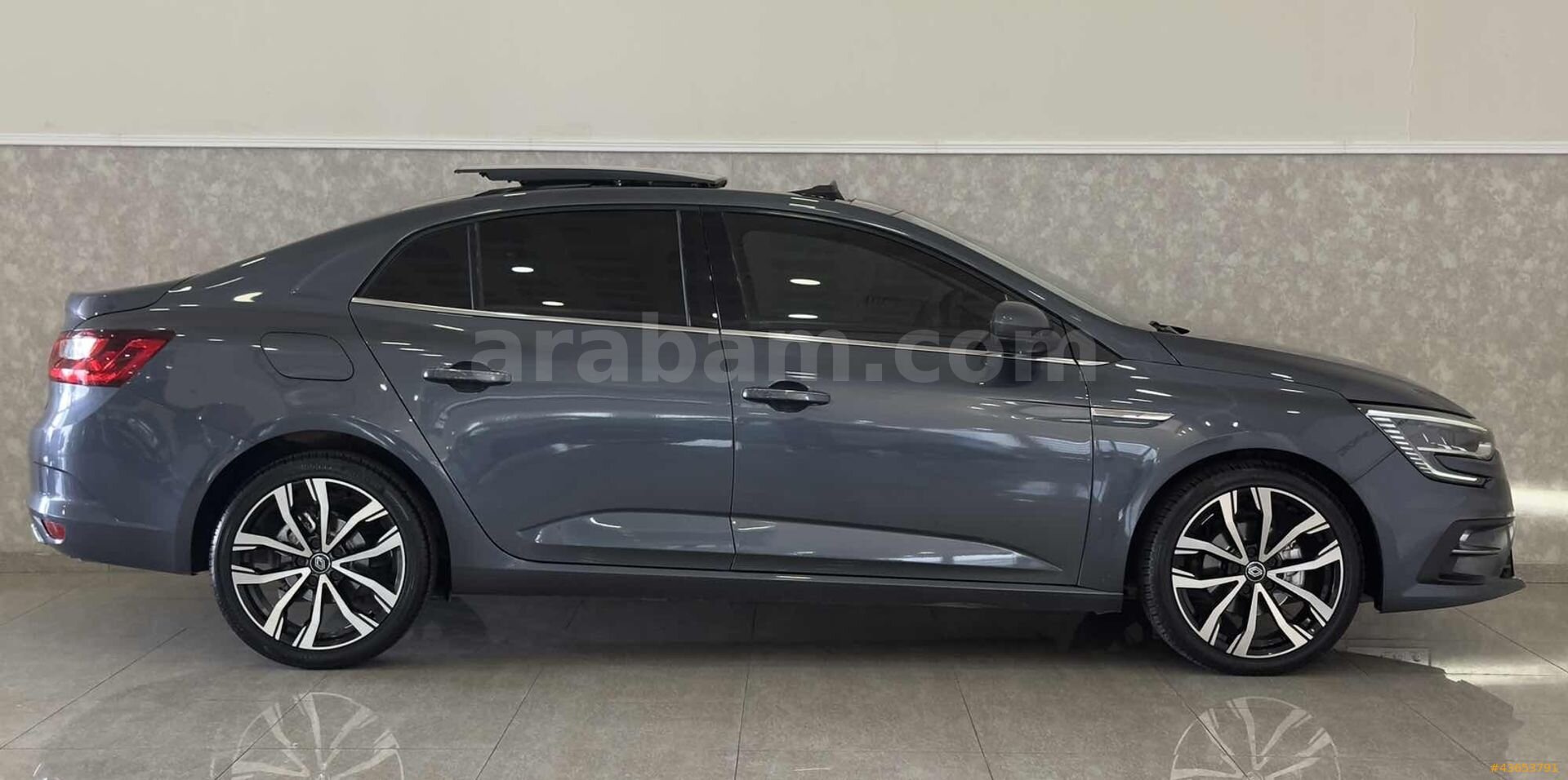 Galeriden Renault Megane 1.3 TCe Icon 2023 Model İstanbul 54.000 km Füme 5