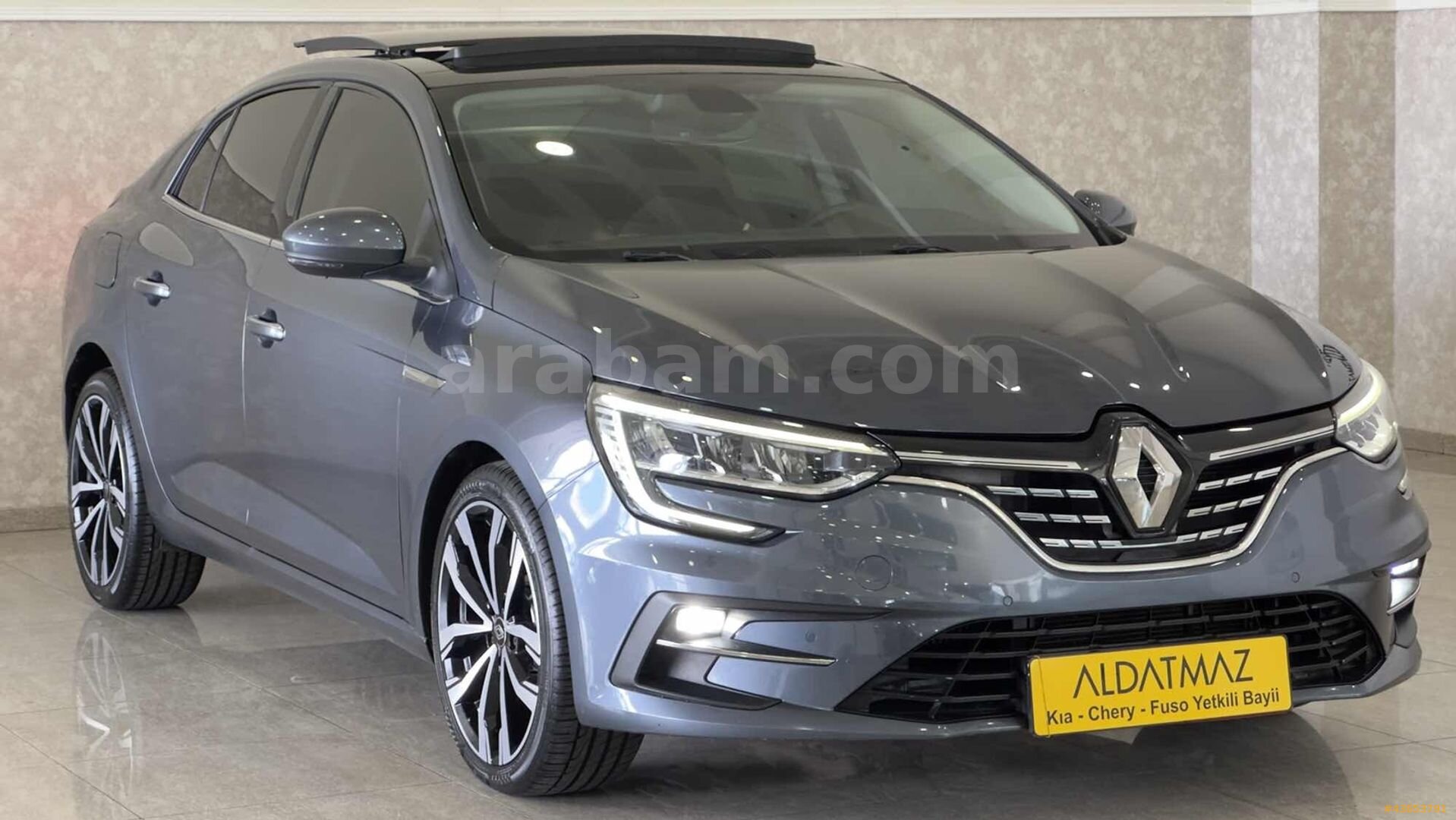 Galeriden Renault Megane 1.3 TCe Icon 2023 Model İstanbul 54.000 km Füme 4