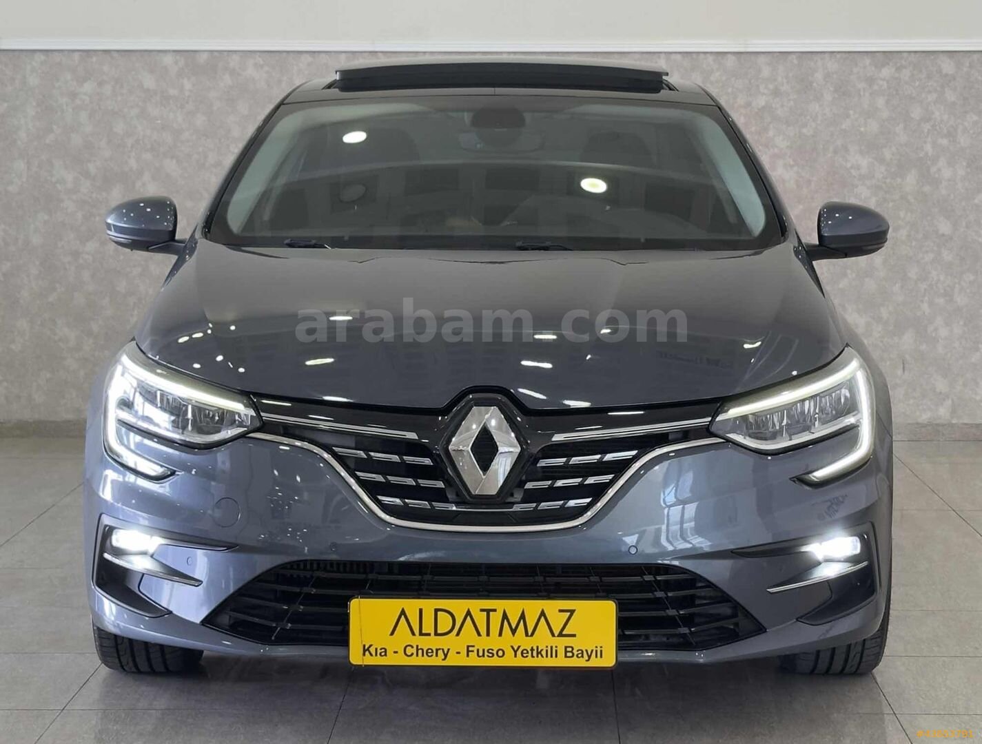 Galeriden Renault Megane 1.3 TCe Icon 2023 Model İstanbul 54.000 km Füme 3