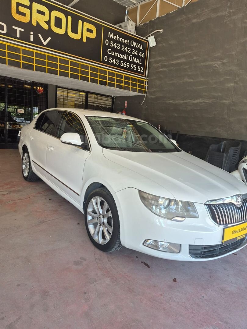 Galeriden Skoda SuperB 1.6 TDI Prestige 2012 Model Gaziantep 250.000 km Beyaz 3