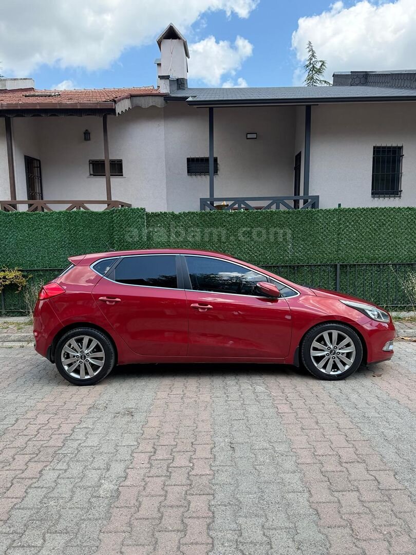 Galeriden Kia Ceed 1.6 CRDi Concept 2012 Model İstanbul 260.000 km Kırmızı 4