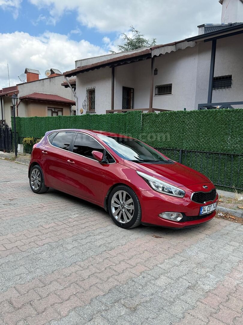 Galeriden Kia Ceed 1.6 CRDi Concept 2012 Model İstanbul 260.000 km Kırmızı 3
