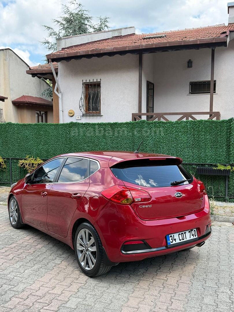 Galeriden Kia Ceed 1.6 CRDi Concept 2012 Model İstanbul 260.000 km Kırmızı 6