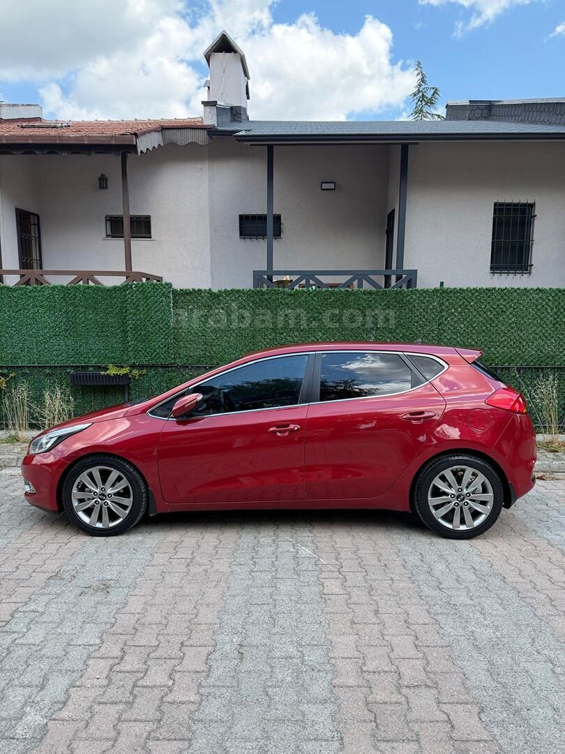 Galeriden Kia Ceed 1.6 CRDi Concept 2012 Model İstanbul 260.000 km Kırmızı 5