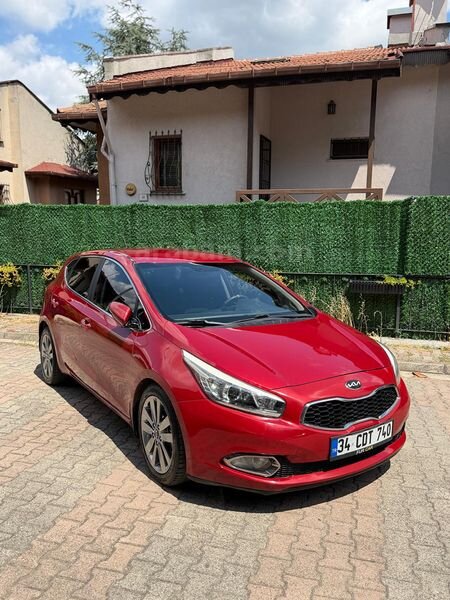 Galeriden Kia Ceed 1.6 CRDi Concept 2012 Model İstanbul 260.000 km Kırmızı 1