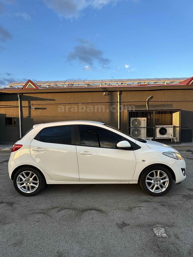 Otomatik Mazda 2 1.5 Go 2013 Düşük km 2