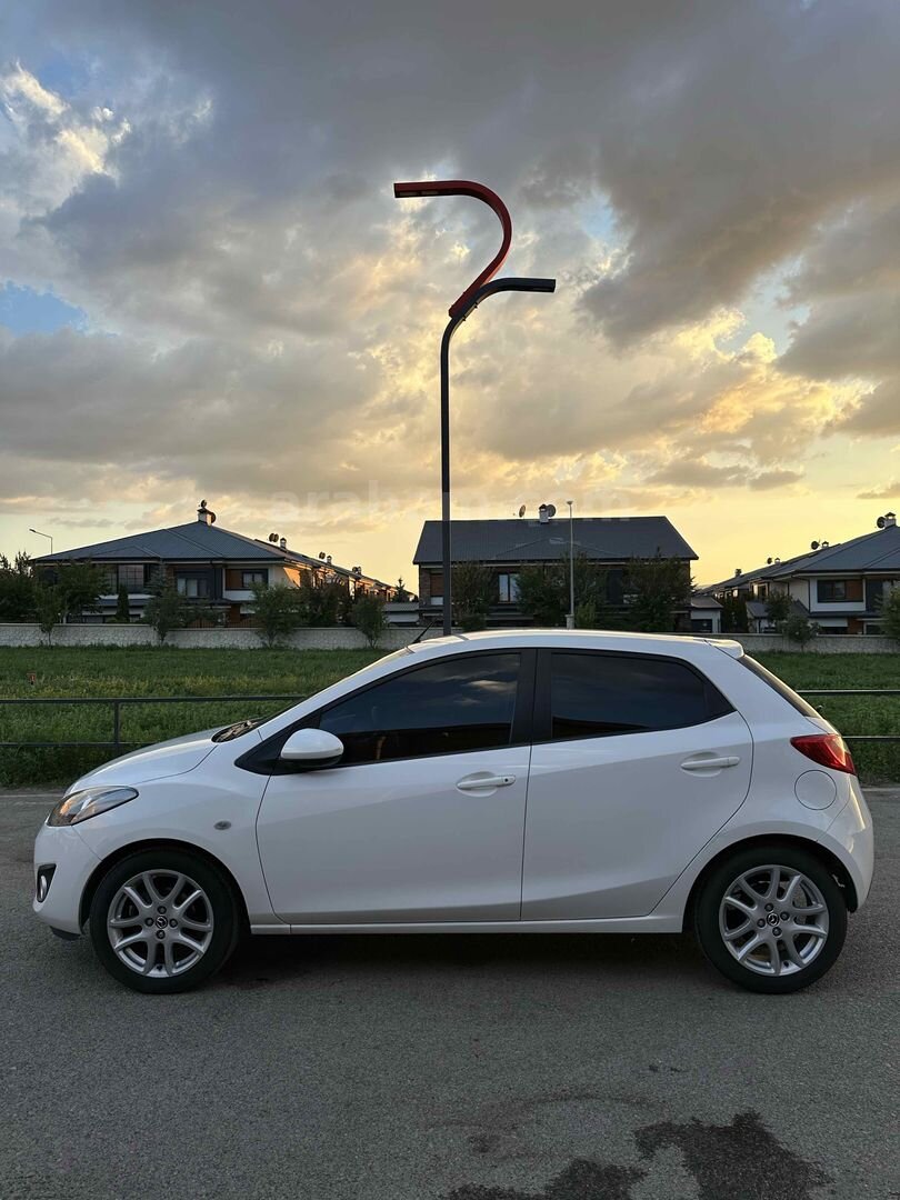 Otomatik Mazda 2 1.5 Go 2013 Düşük km 3
