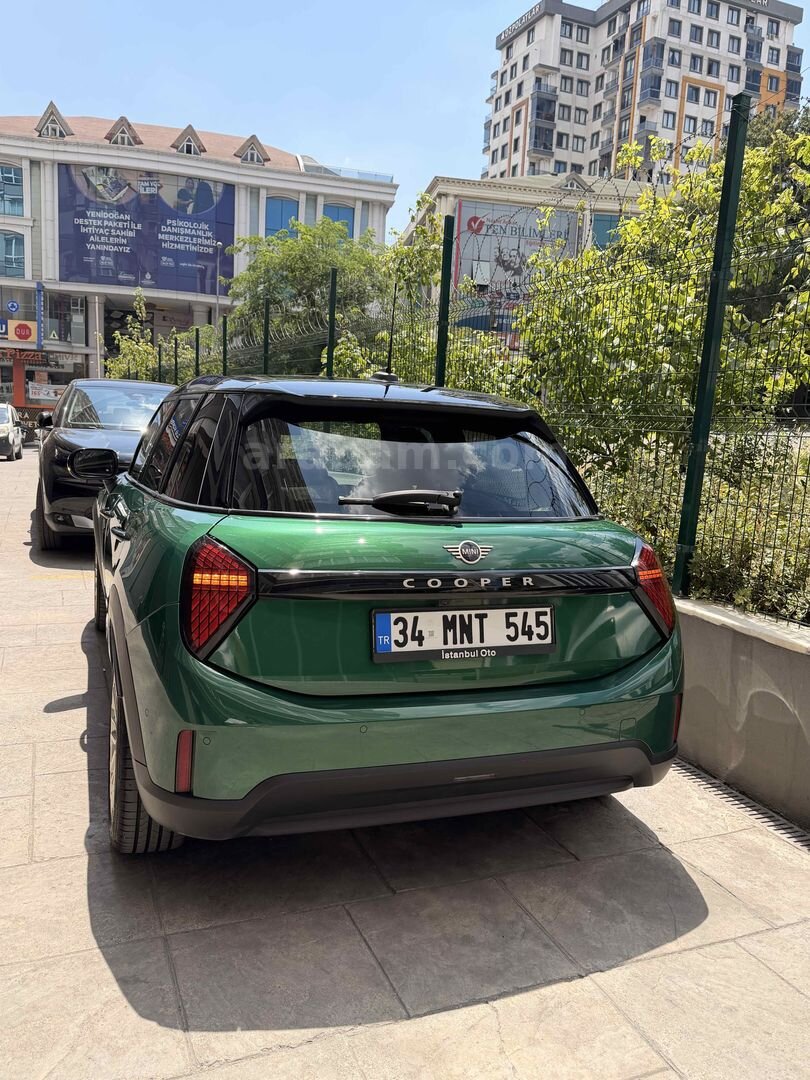 Sahibinden Mini Cooper 1.5 Favoured 2024 Model İstanbul 19.500 km Yeşil 3